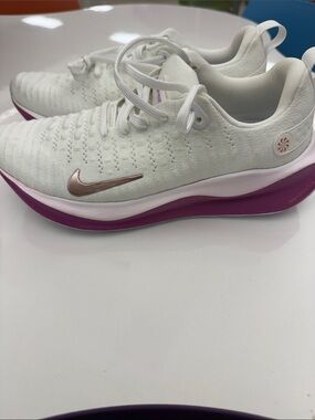 Nike Women’s White Sneakers with Pink Midsole and Rose Gold Swoosh